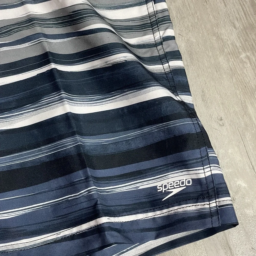 Speedo Swim trunks Size Medium‎ 4-Way Comfort Stretch UPF 50+ Z-358